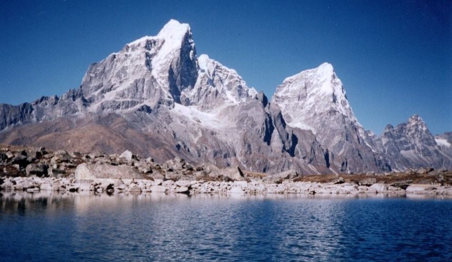 An account and photographs of a trek in the Everest Region of the Nepal Himalaya - Chukhung Valley