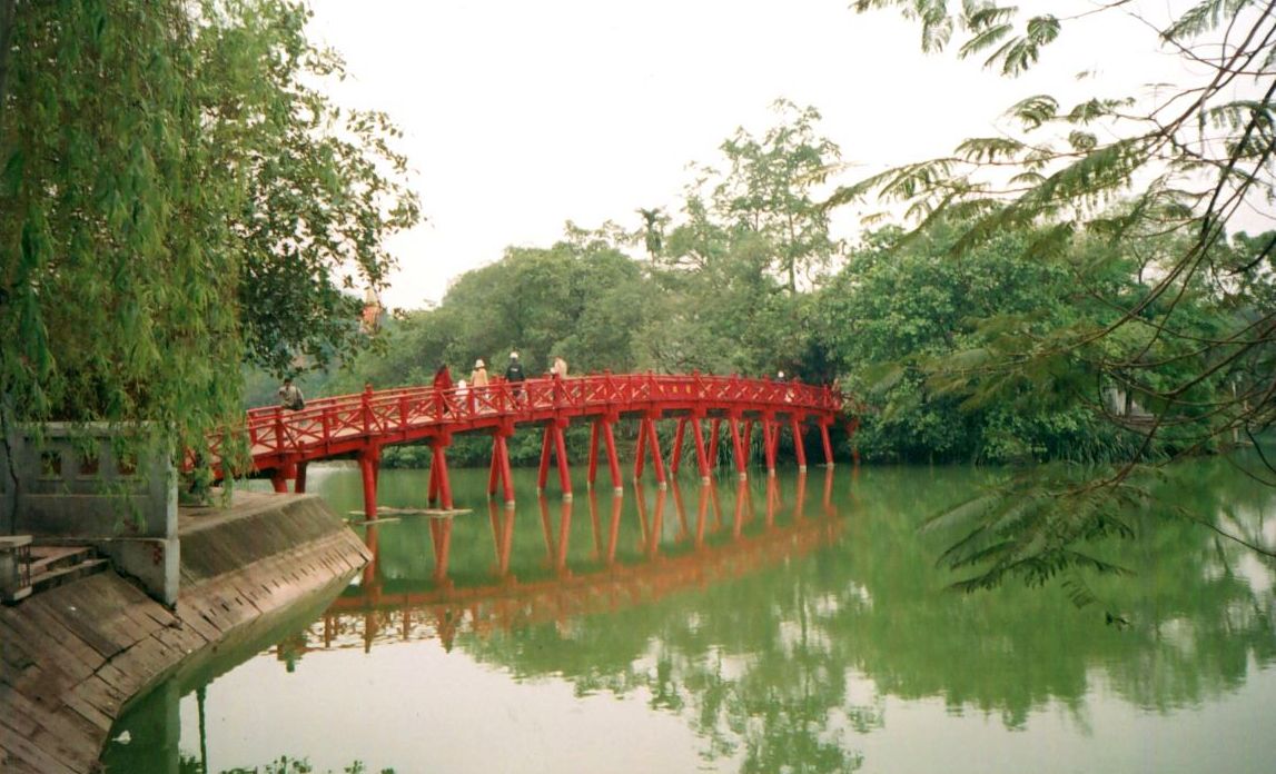 Thea Huc Bridge to Jade Mountain Temple ( Ngoc Son ) in Sword Lake ( Ho Hoan Kiem )