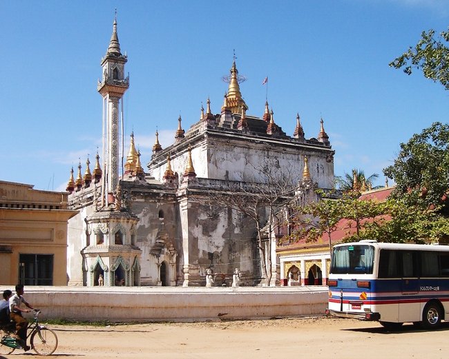 Manuha Paya at Myinkaba Village at Bagan in central Myanmar / Burma