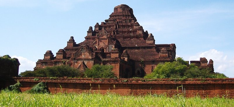 Dhammayangyi Pahto in Bagan in central Myanmar / Burma