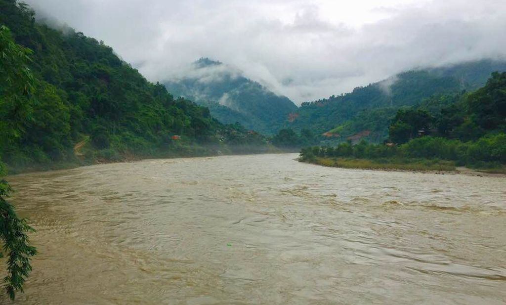 Trisuli River from Prithvi Highway on route from Kathmandu to Pokhara