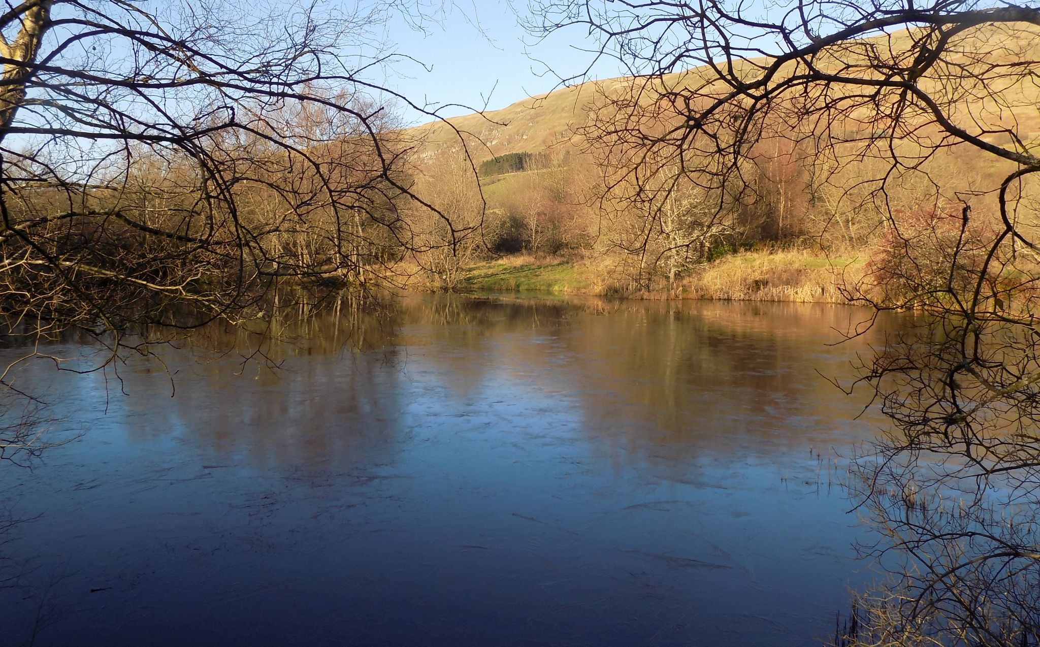 Allenshaw Dam beneath the Campsie Fells