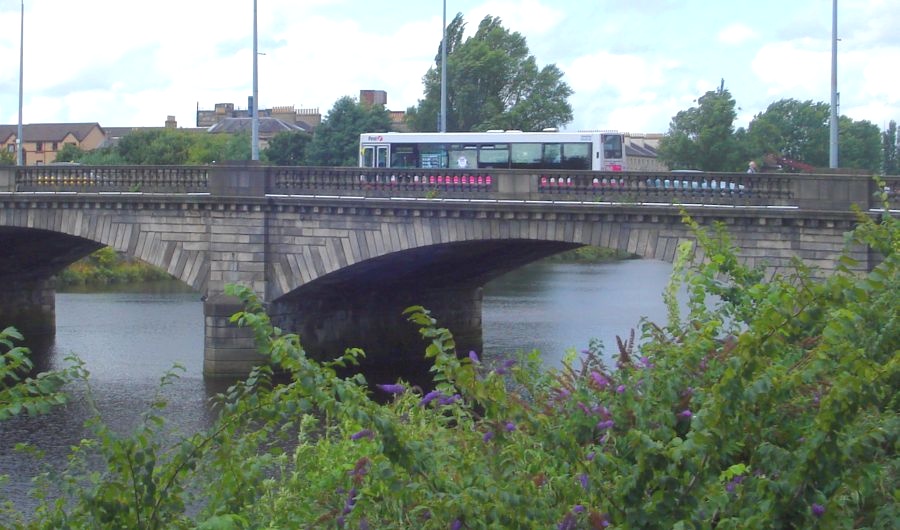 Victoria Bridge over River Clyde