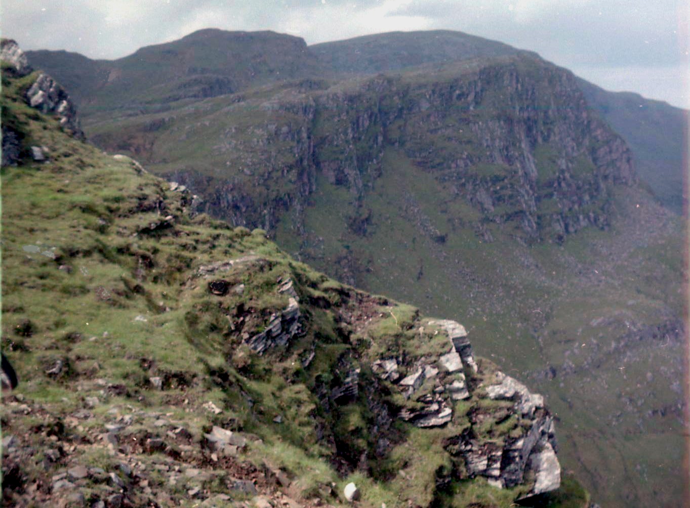 Cadha Dearg between Seana Bhraigh and Eididh nan Claach Geala