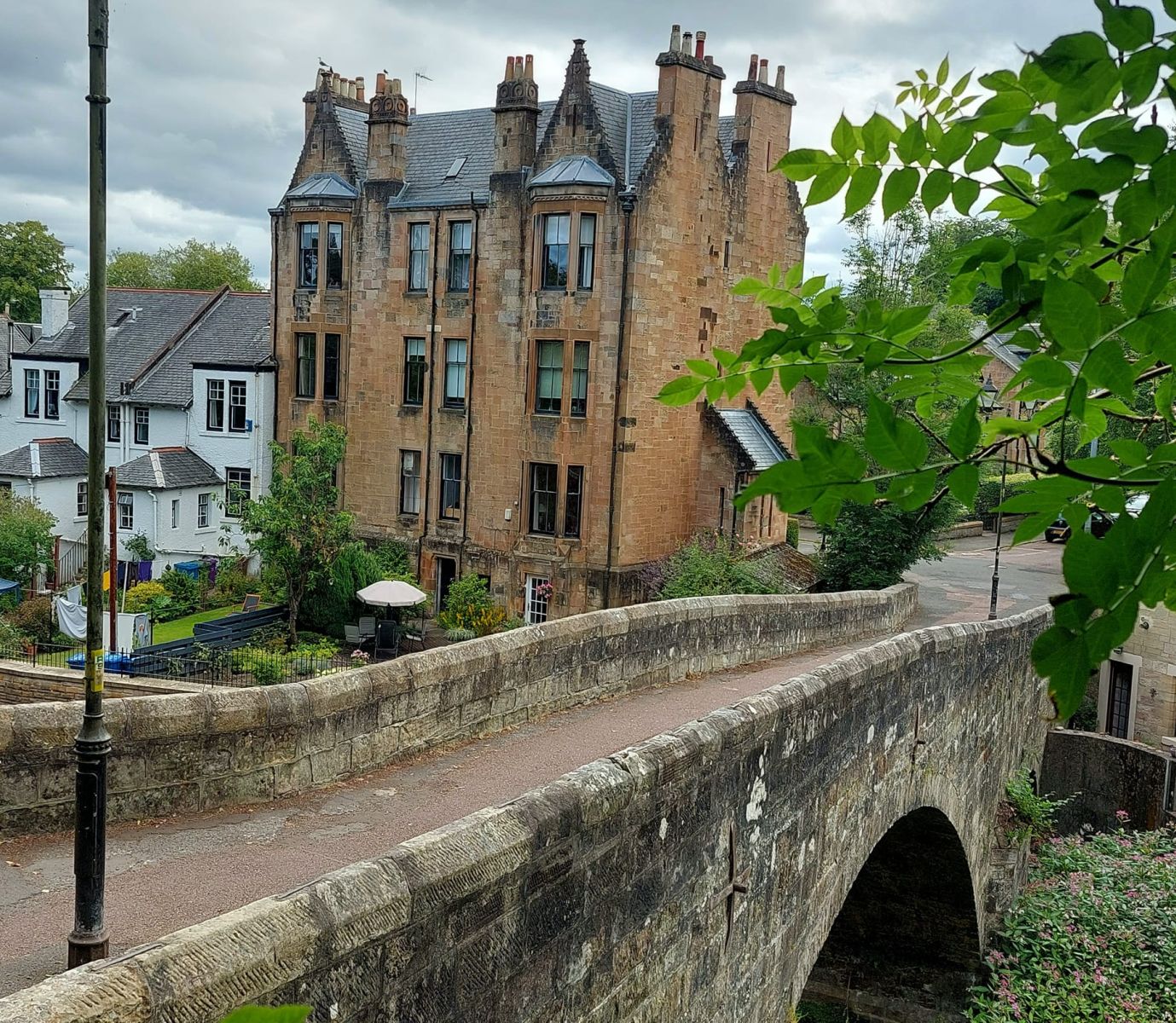 Snuffbridge over the White Cart River at entrance to Linn Park