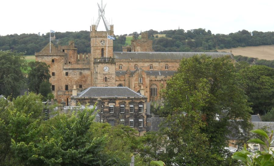 Linlithgow from the Union Canal