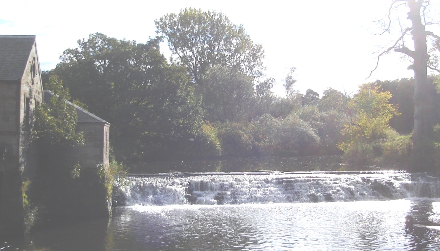 Weir on the White Cart River in Pollock Country Park