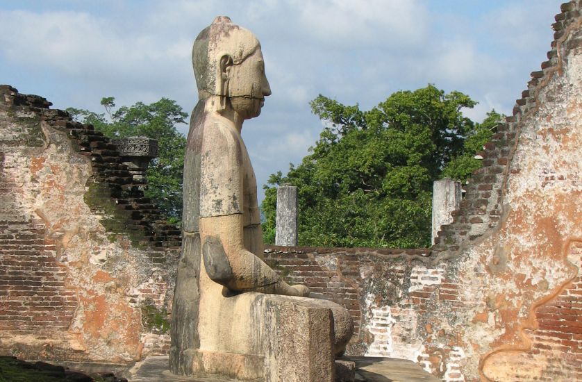 Buddha Statue in the Vatadage