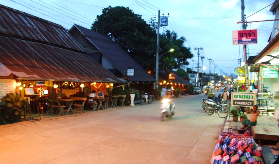 Street in Pai at night