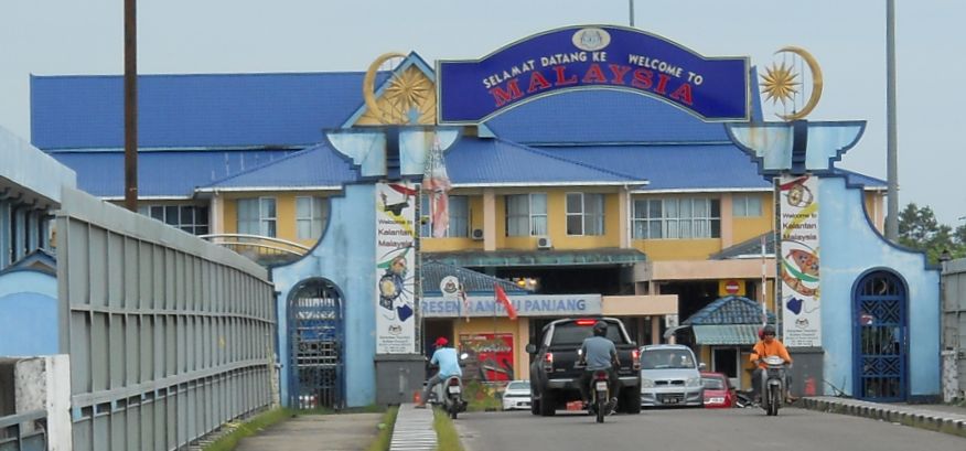 Border with Malaysia and Thailand at Ban Taba south of Narathiwat