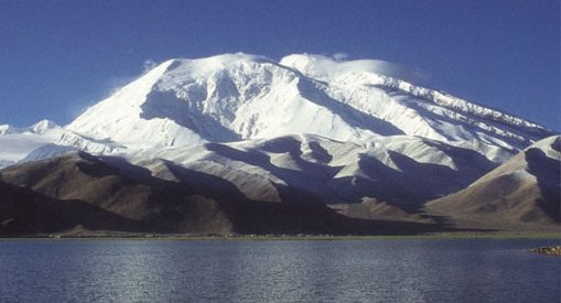 Mustagh Ata ( 7546m ) in the Pamirs in Xinjiang province of China 