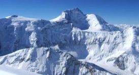 Peak Kommunism ( Ismoil Somoni Peak ) - highest mountain in Tajikistan